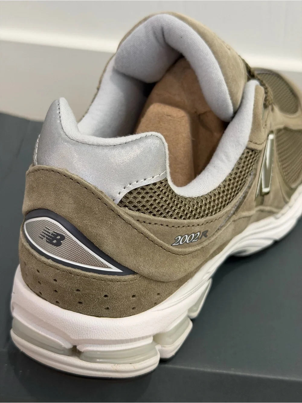 New Balance 2002R 'Olive/White' (M2002RJG) US Size 11 Mens